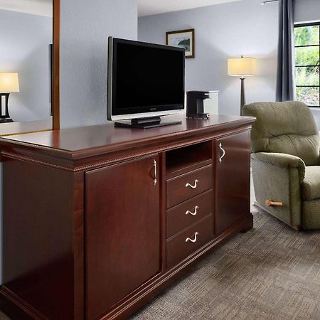 Days Inn By Wyndham Iron Mountain Esterno foto