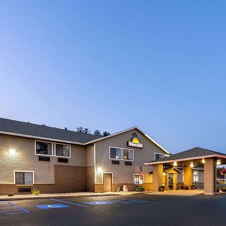 Days Inn By Wyndham Iron Mountain Esterno foto