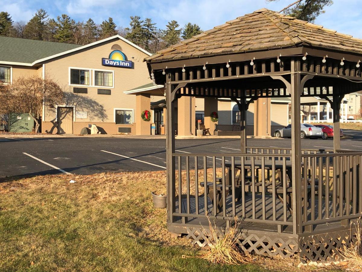 Days Inn By Wyndham Iron Mountain Esterno foto