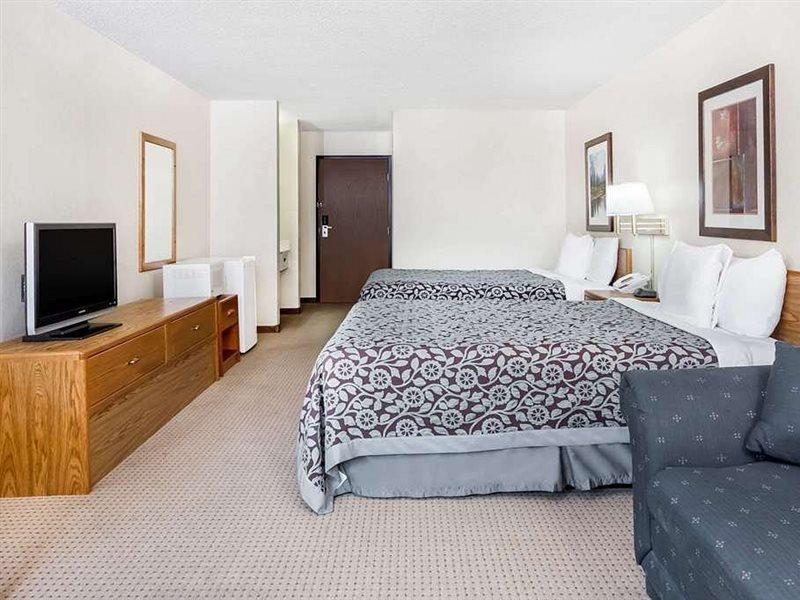 Days Inn By Wyndham Iron Mountain Esterno foto