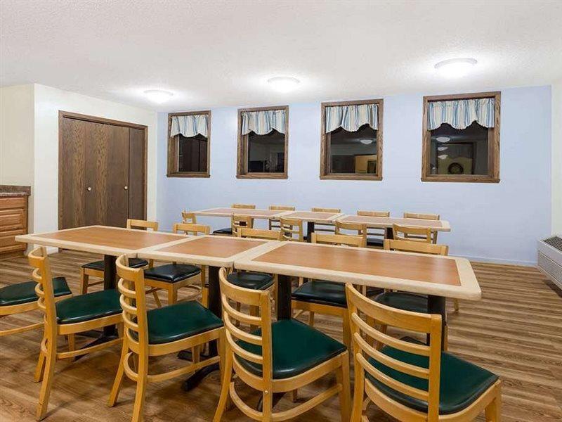 Days Inn By Wyndham Iron Mountain Esterno foto