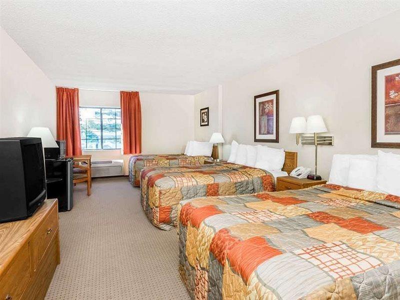 Days Inn By Wyndham Iron Mountain Esterno foto