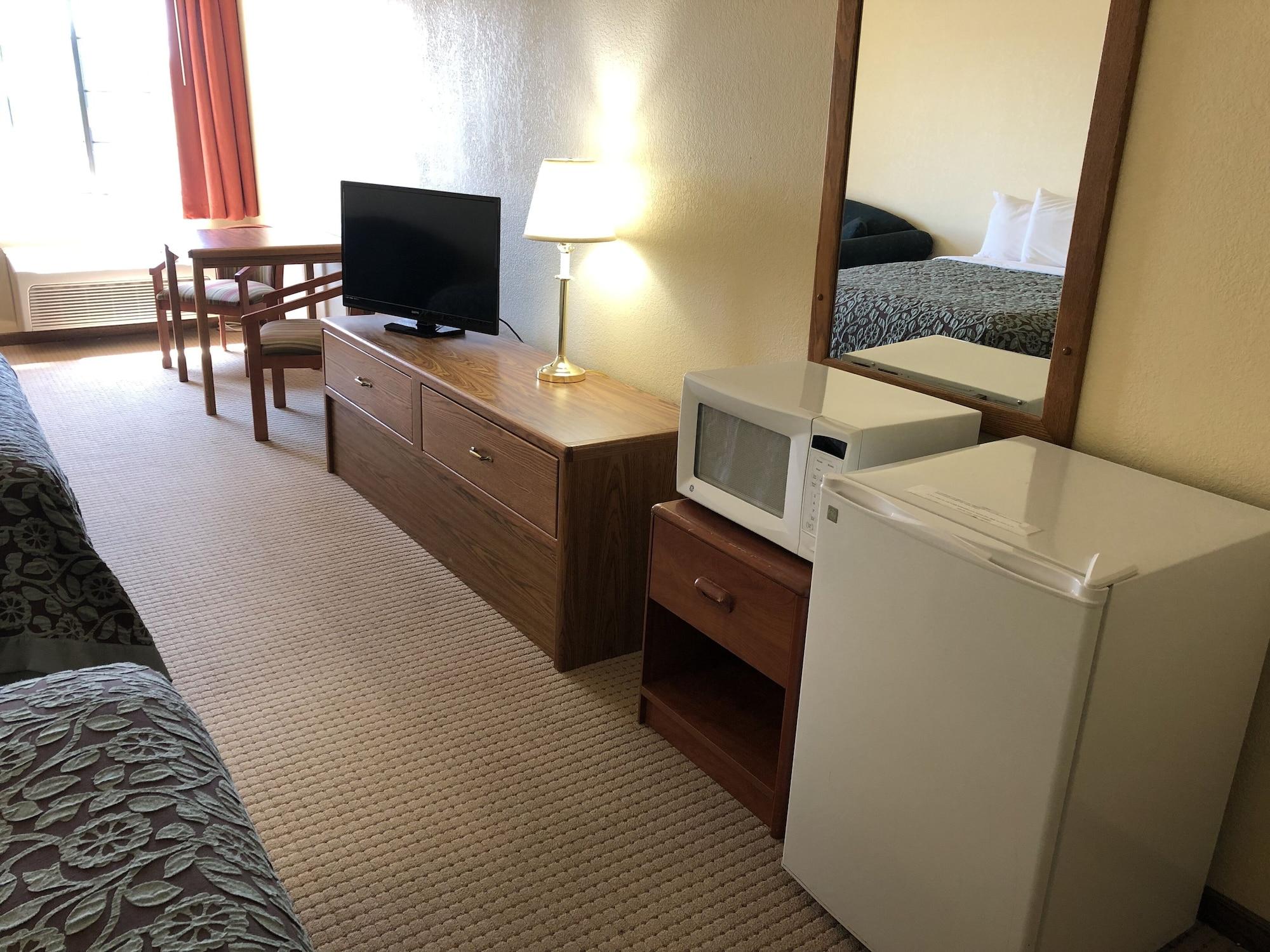 Days Inn By Wyndham Iron Mountain Esterno foto