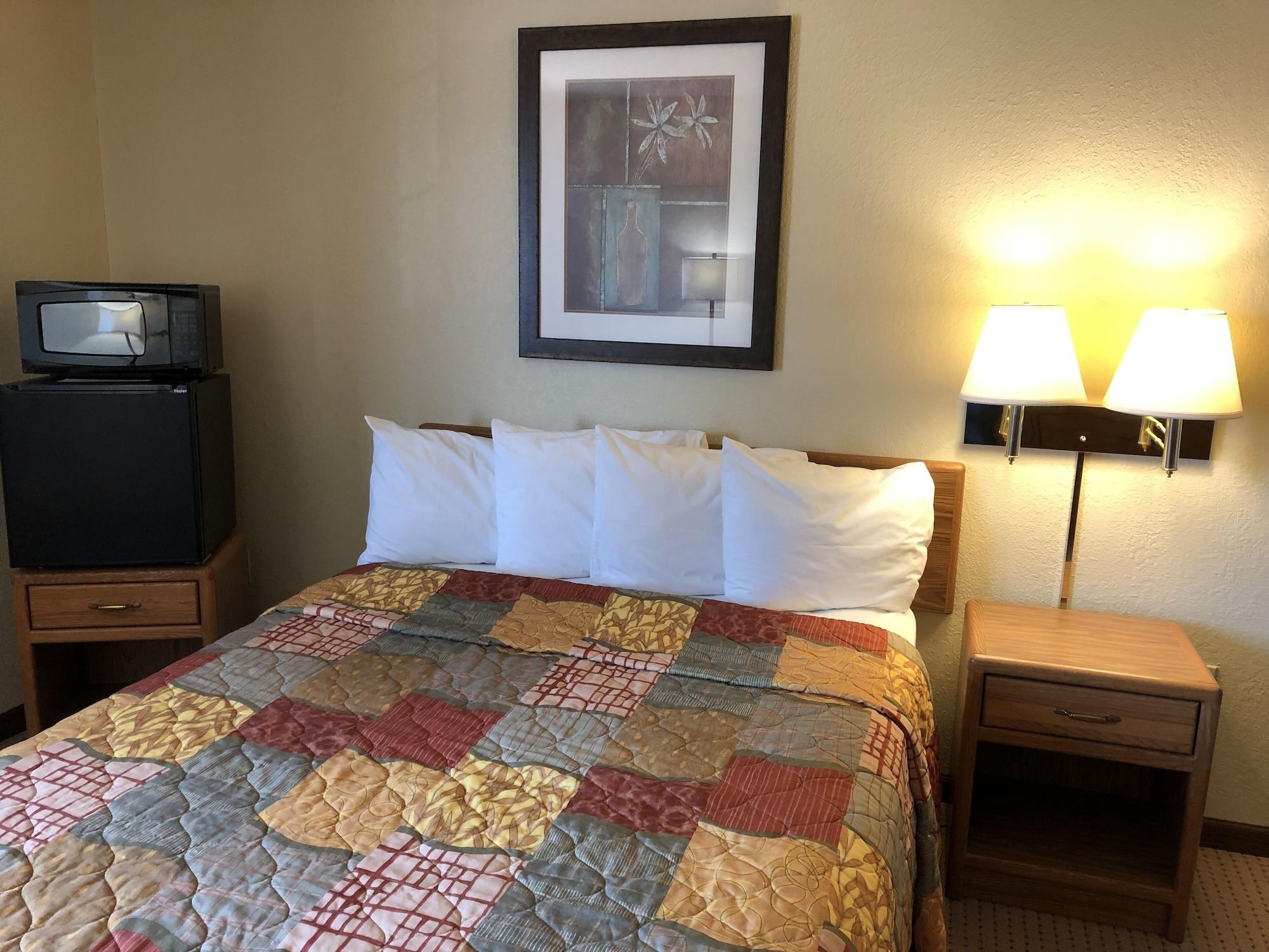 Days Inn By Wyndham Iron Mountain Esterno foto