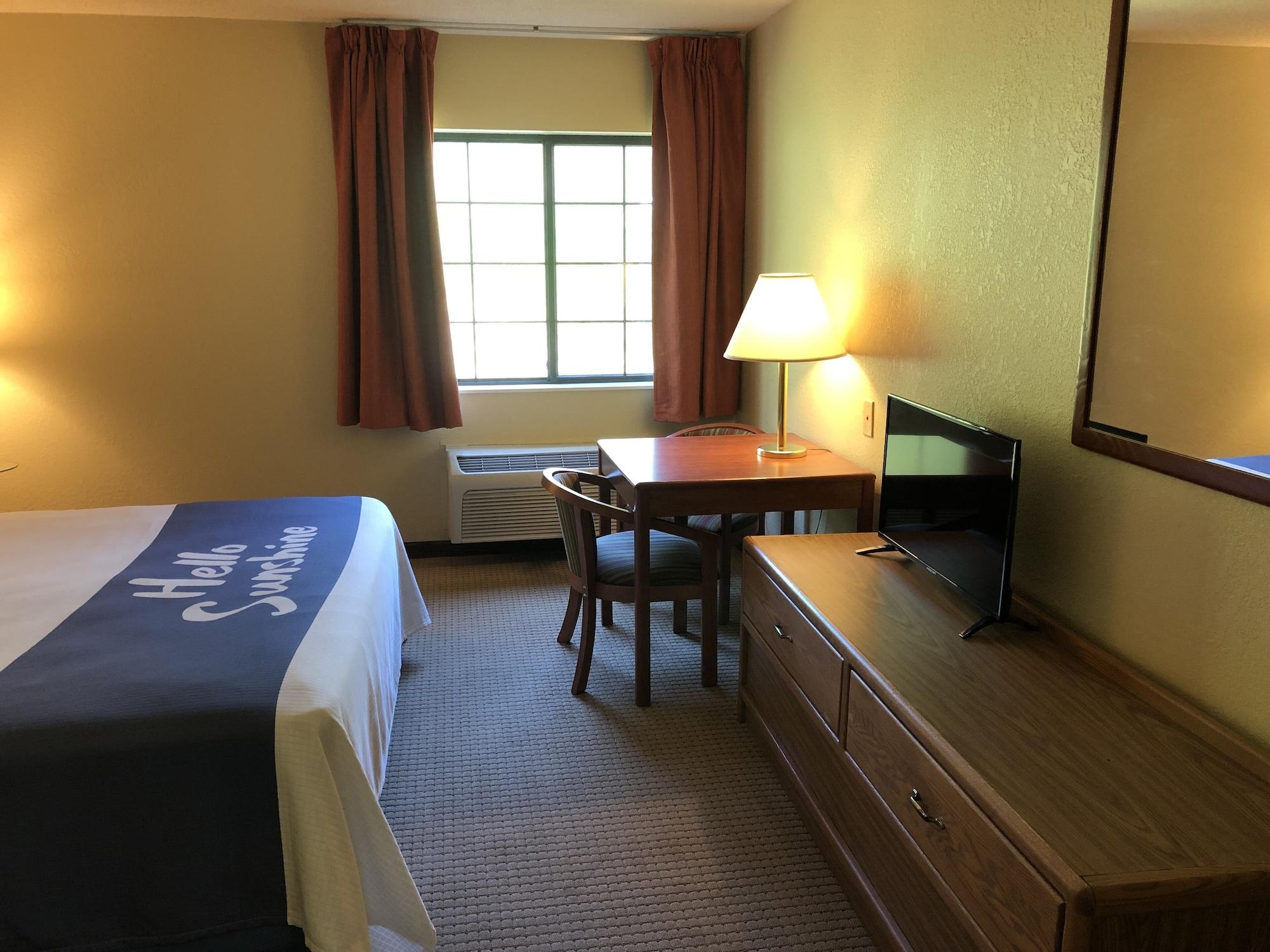 Days Inn By Wyndham Iron Mountain Esterno foto