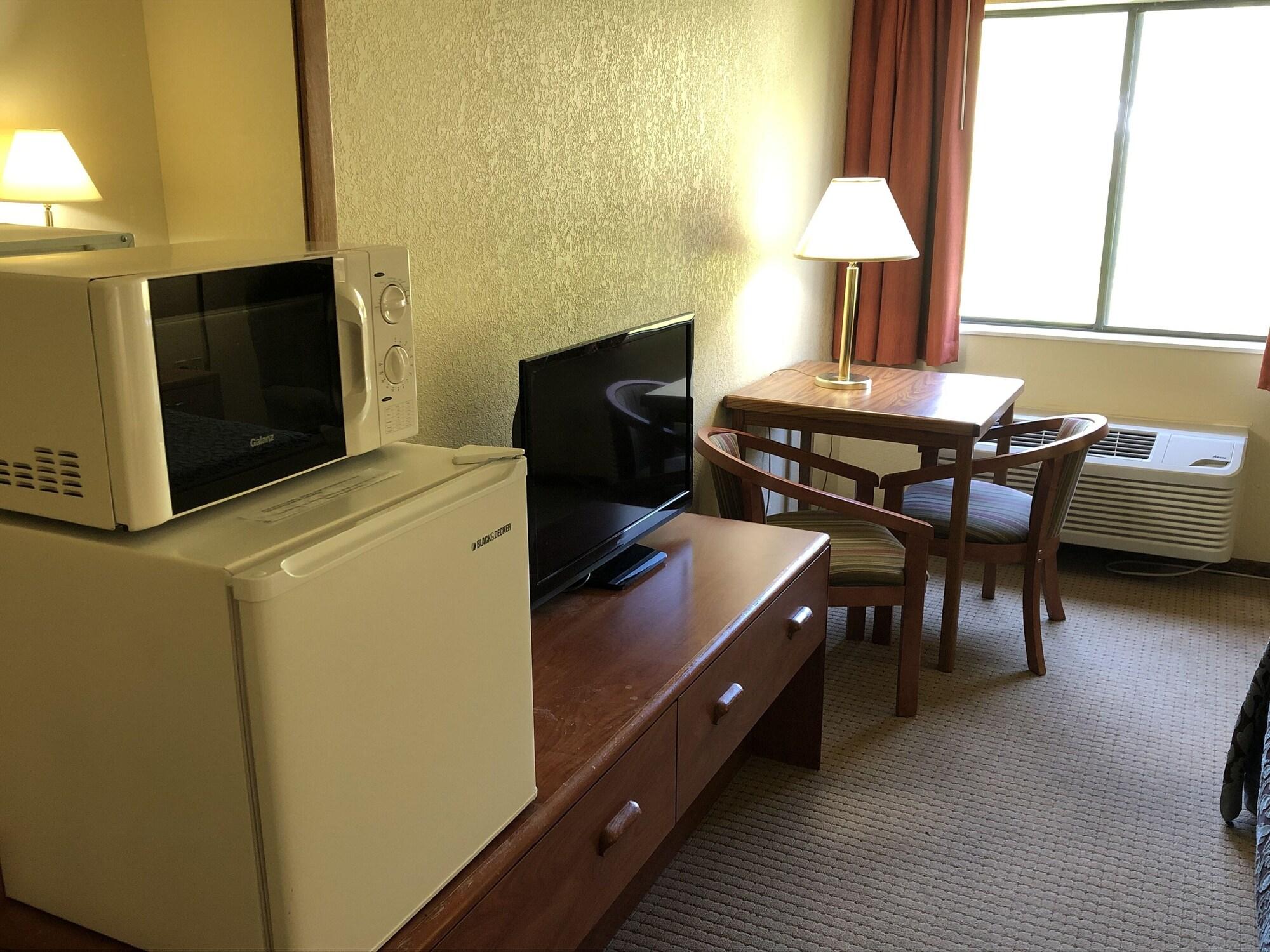 Days Inn By Wyndham Iron Mountain Esterno foto
