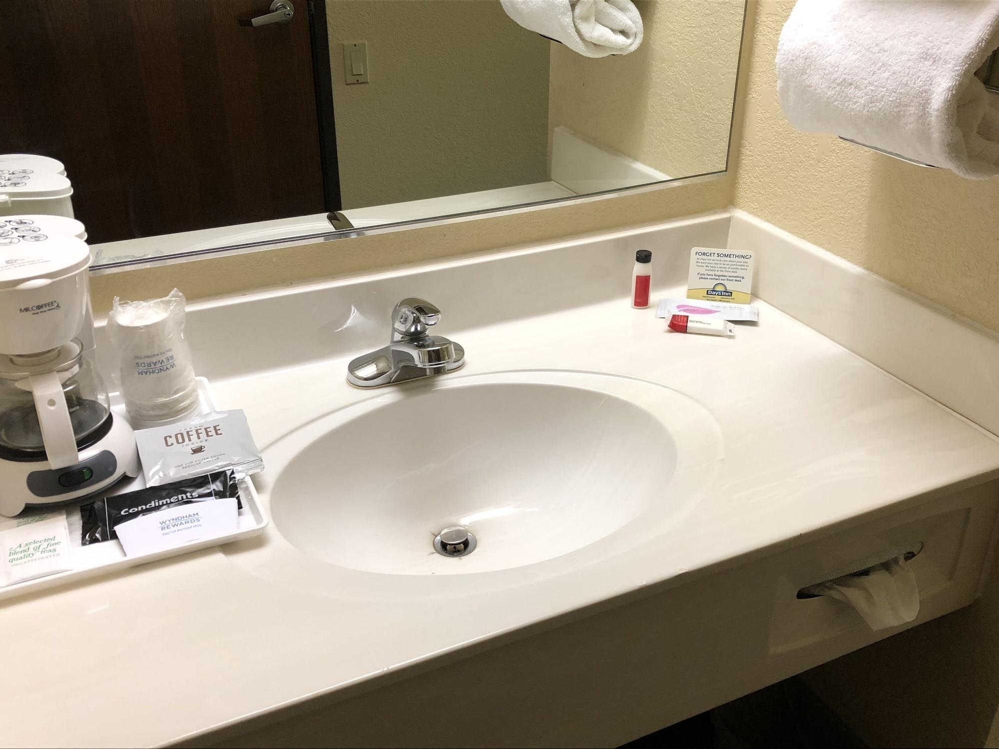Days Inn By Wyndham Iron Mountain Esterno foto