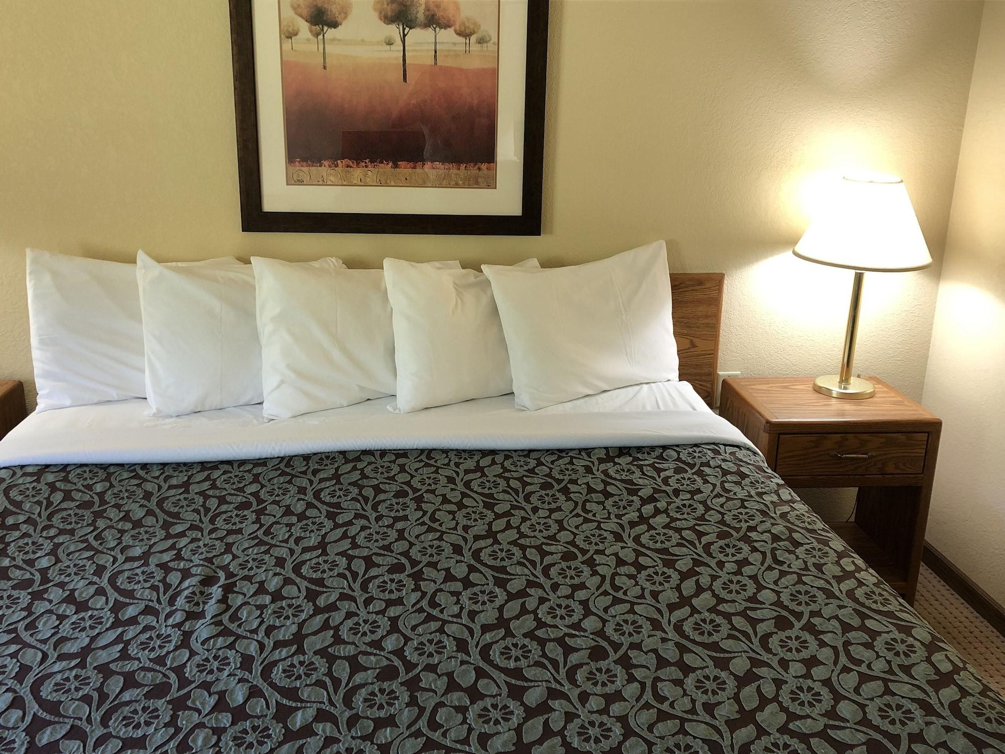 Days Inn By Wyndham Iron Mountain Esterno foto