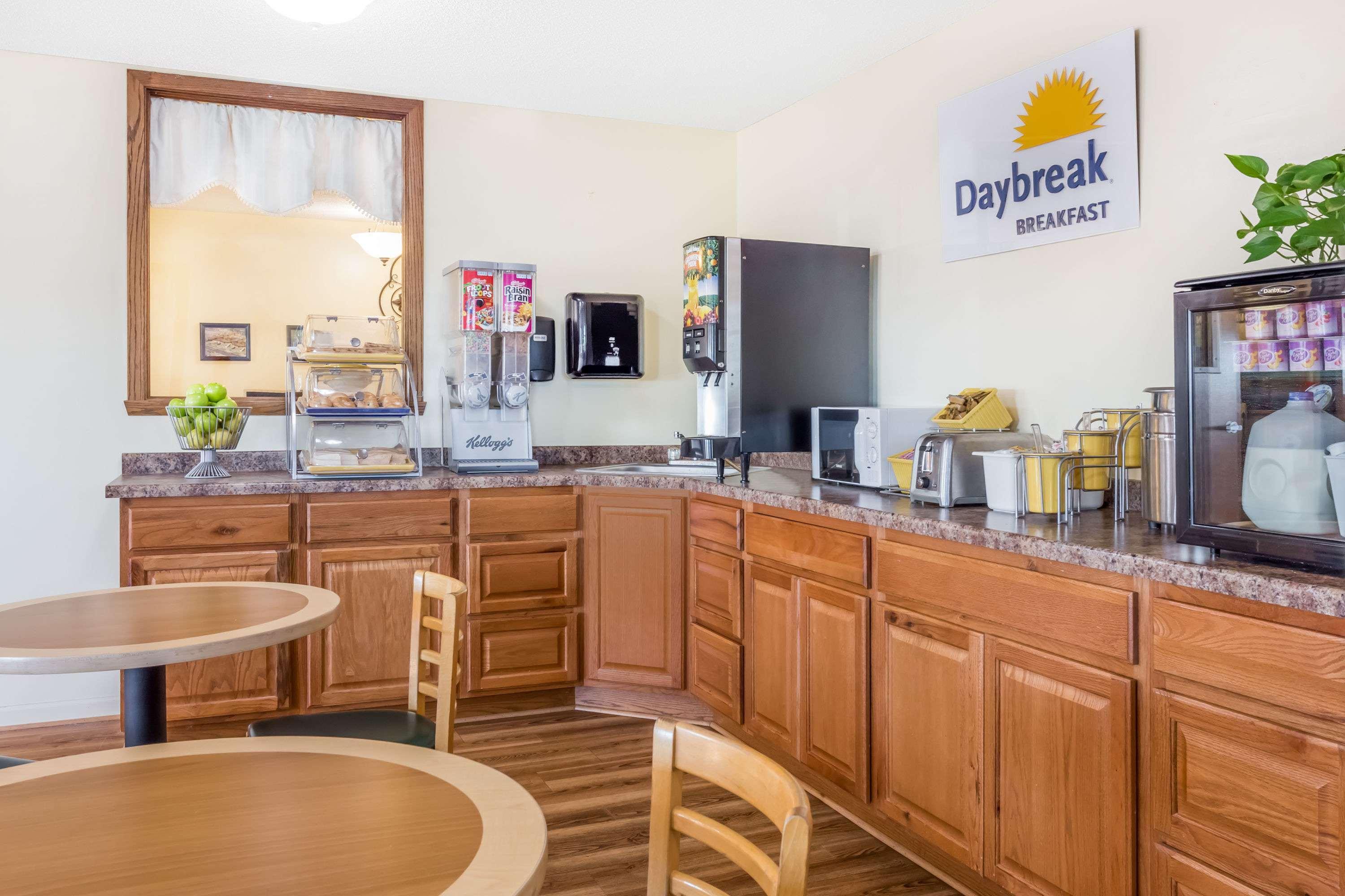 Days Inn By Wyndham Iron Mountain Esterno foto