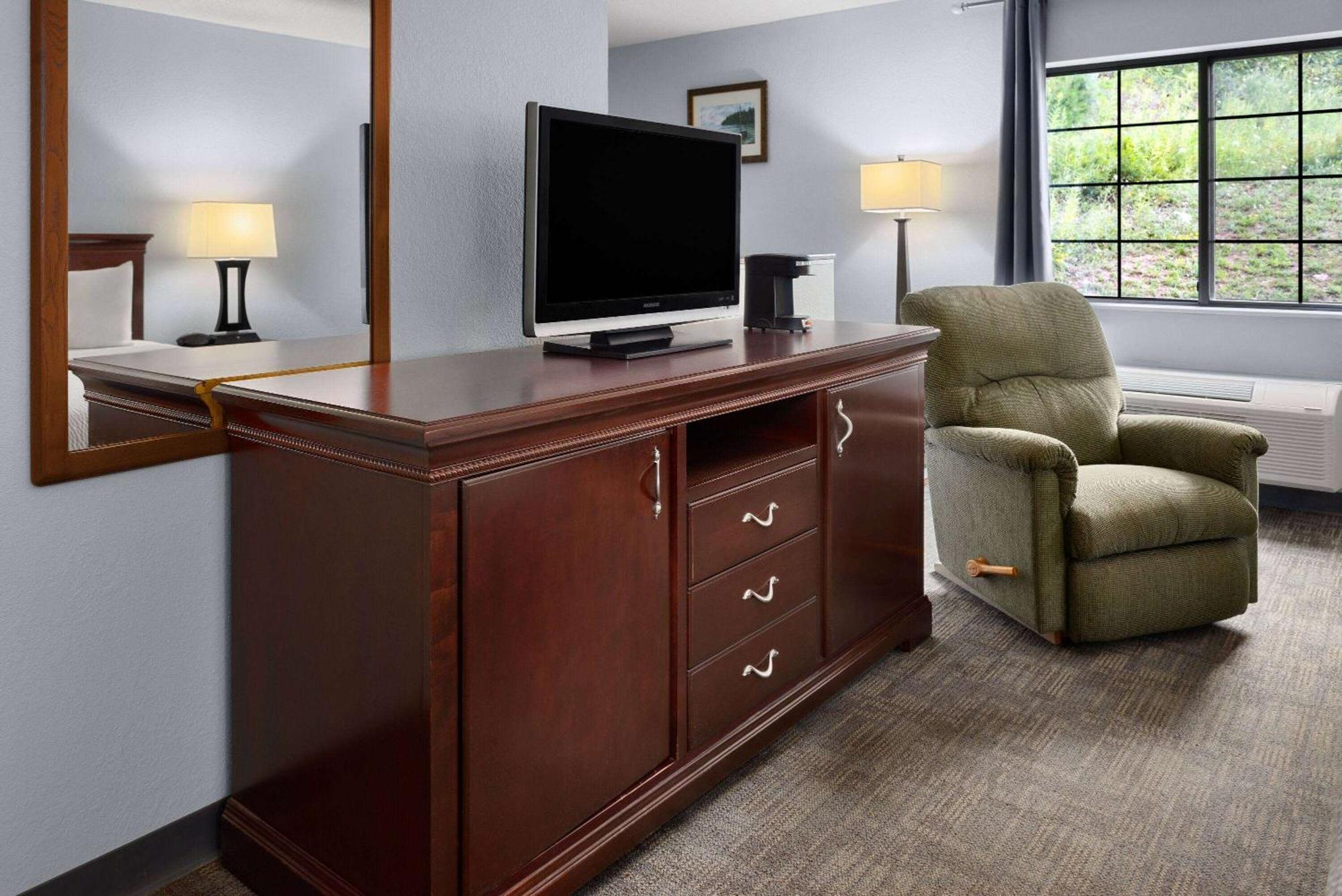 Days Inn By Wyndham Iron Mountain Esterno foto