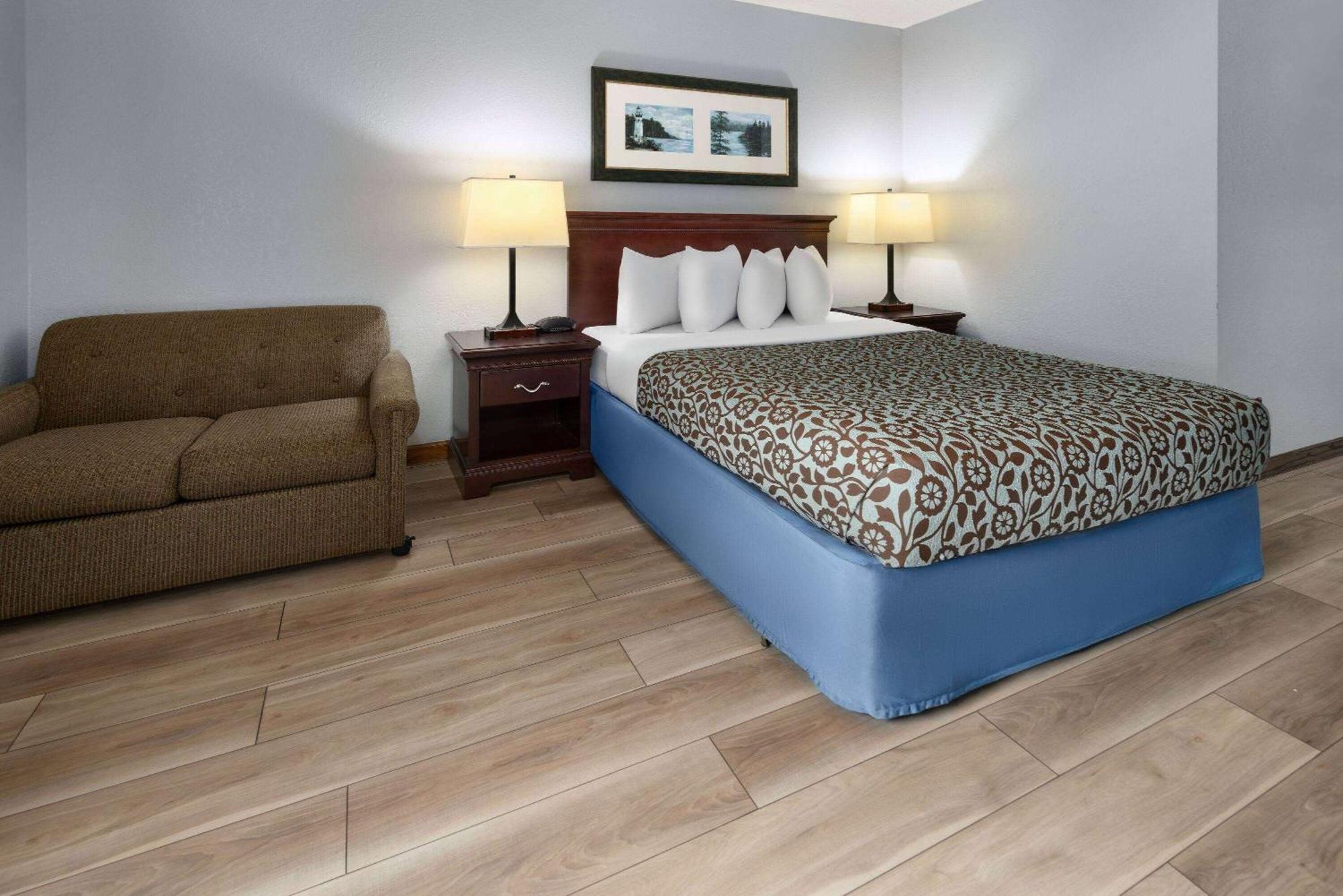 Days Inn By Wyndham Iron Mountain Esterno foto