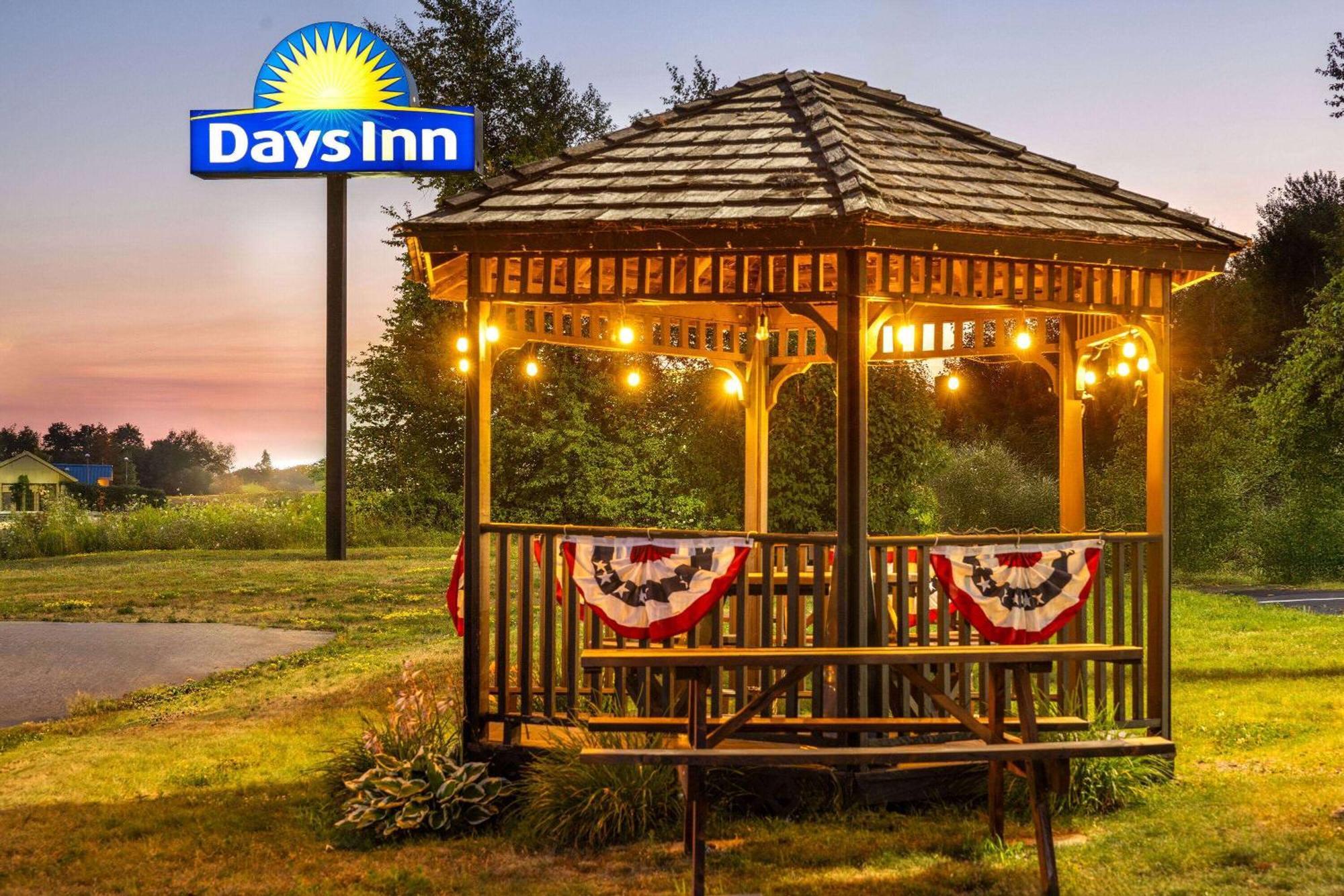 Days Inn By Wyndham Iron Mountain Esterno foto