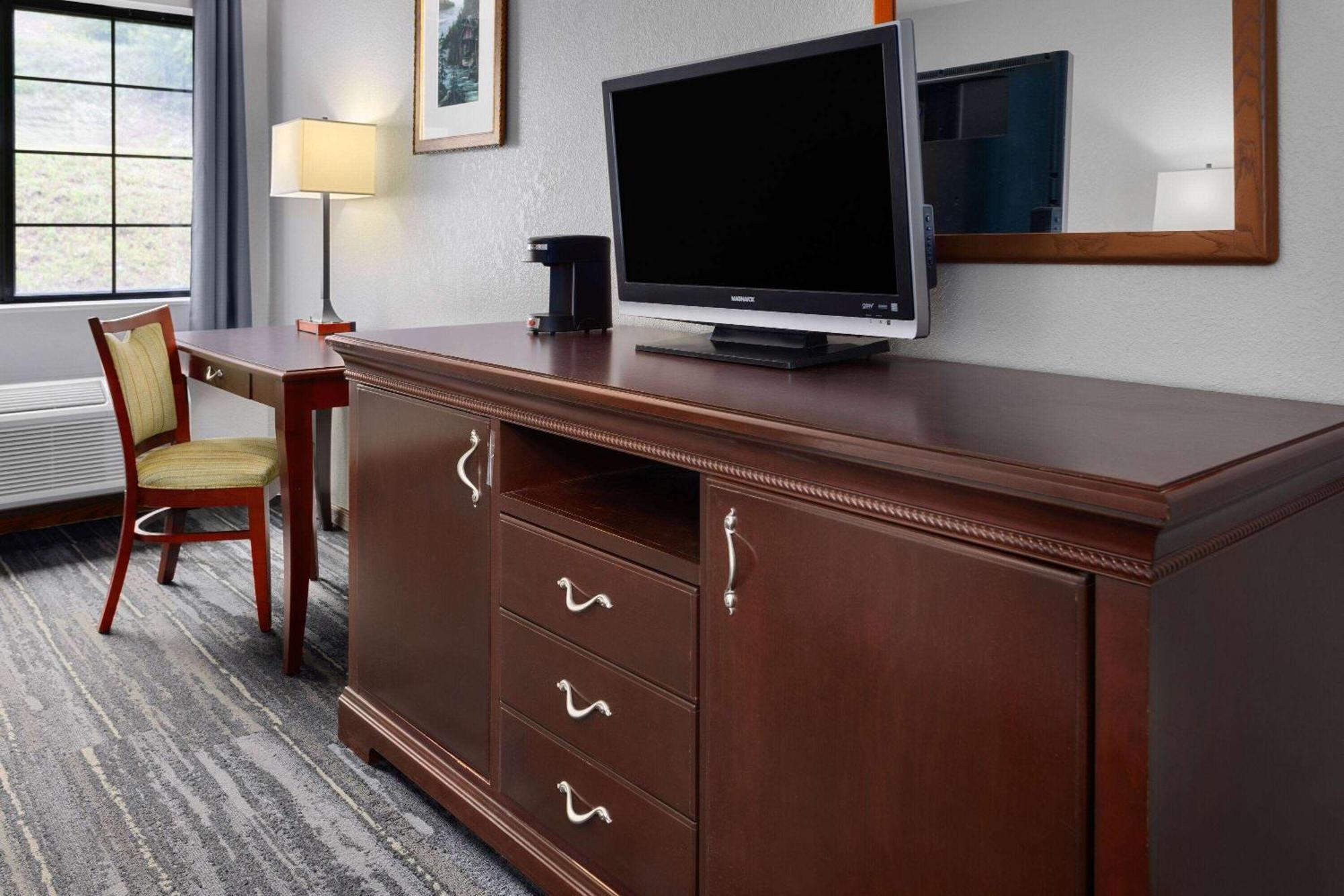 Days Inn By Wyndham Iron Mountain Esterno foto