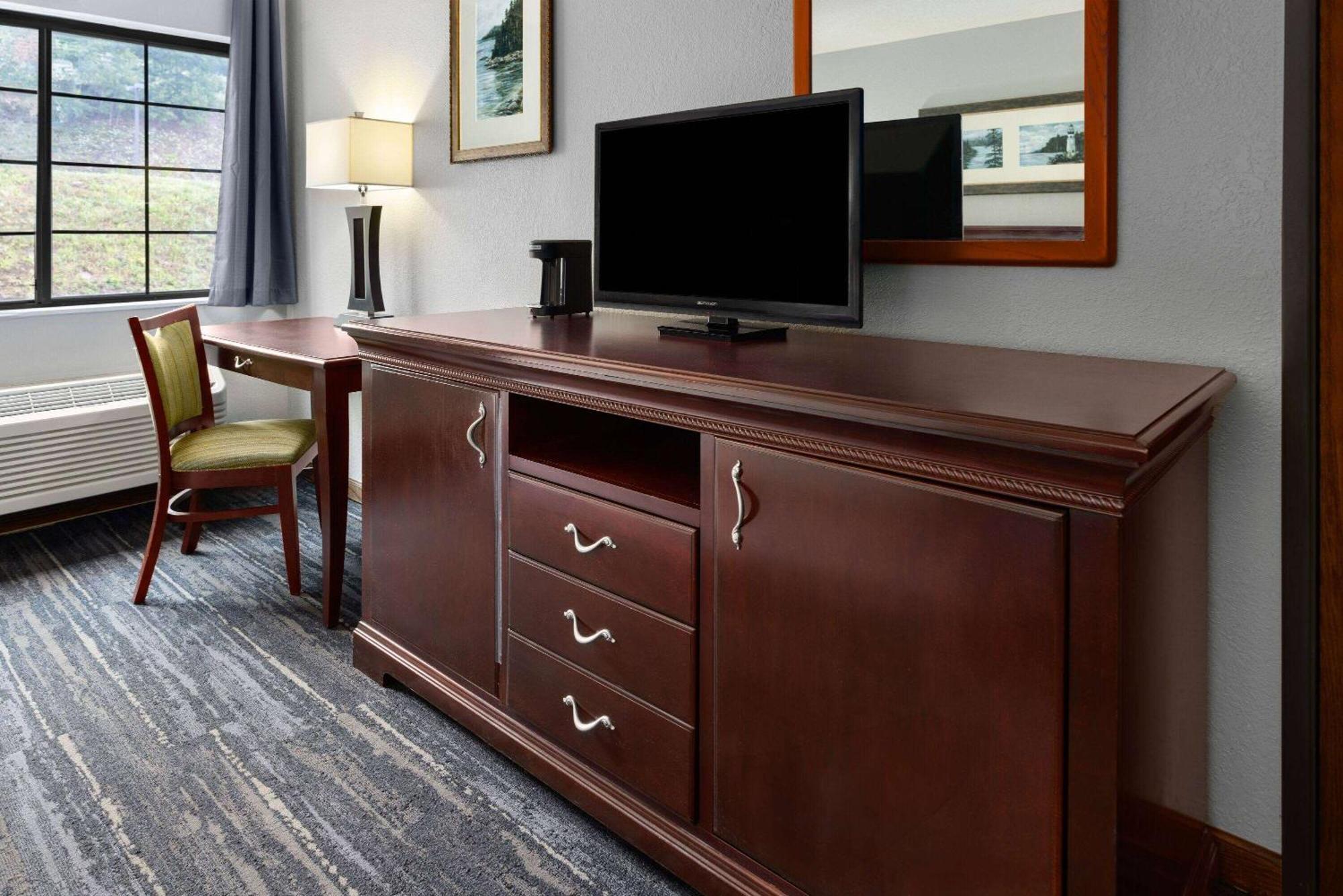 Days Inn By Wyndham Iron Mountain Esterno foto