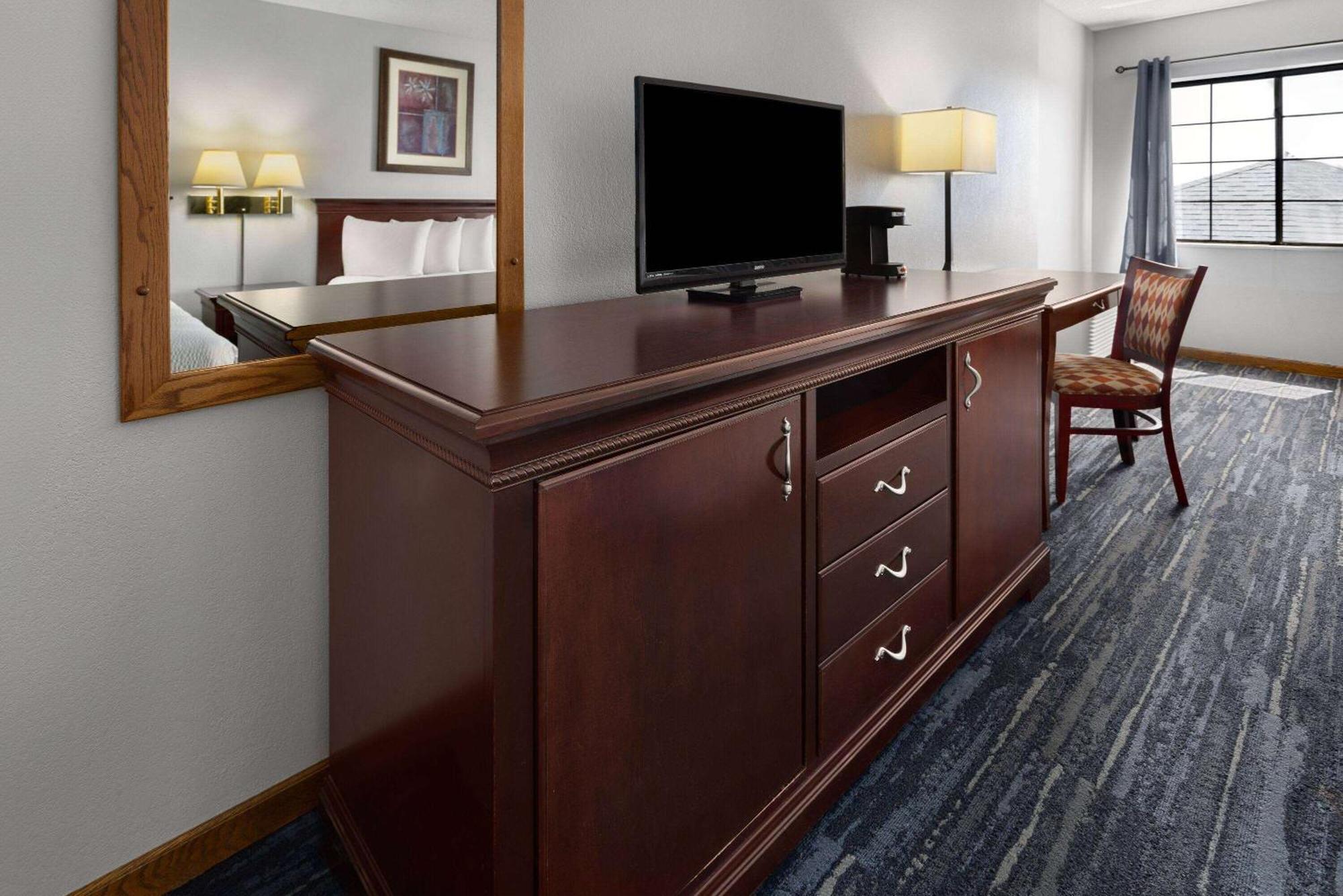 Days Inn By Wyndham Iron Mountain Esterno foto