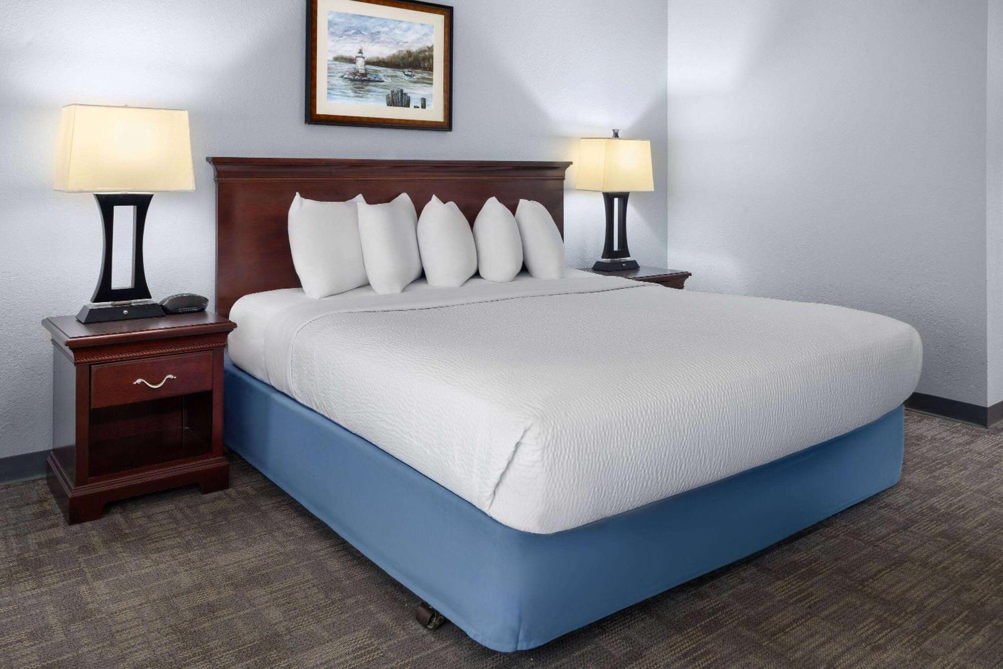 Days Inn By Wyndham Iron Mountain Esterno foto
