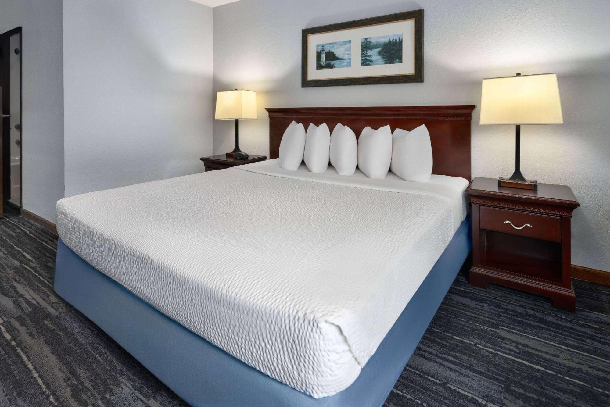 Days Inn By Wyndham Iron Mountain Esterno foto