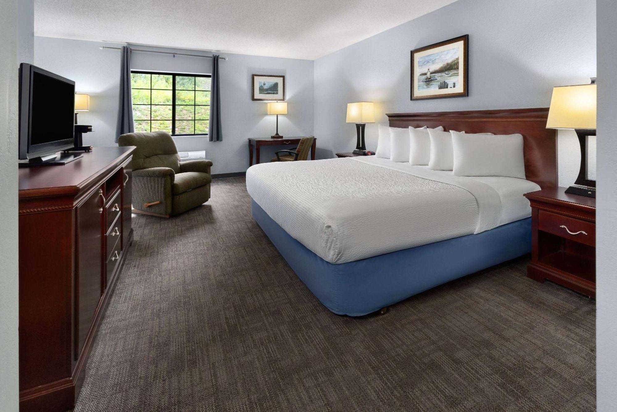 Days Inn By Wyndham Iron Mountain Esterno foto