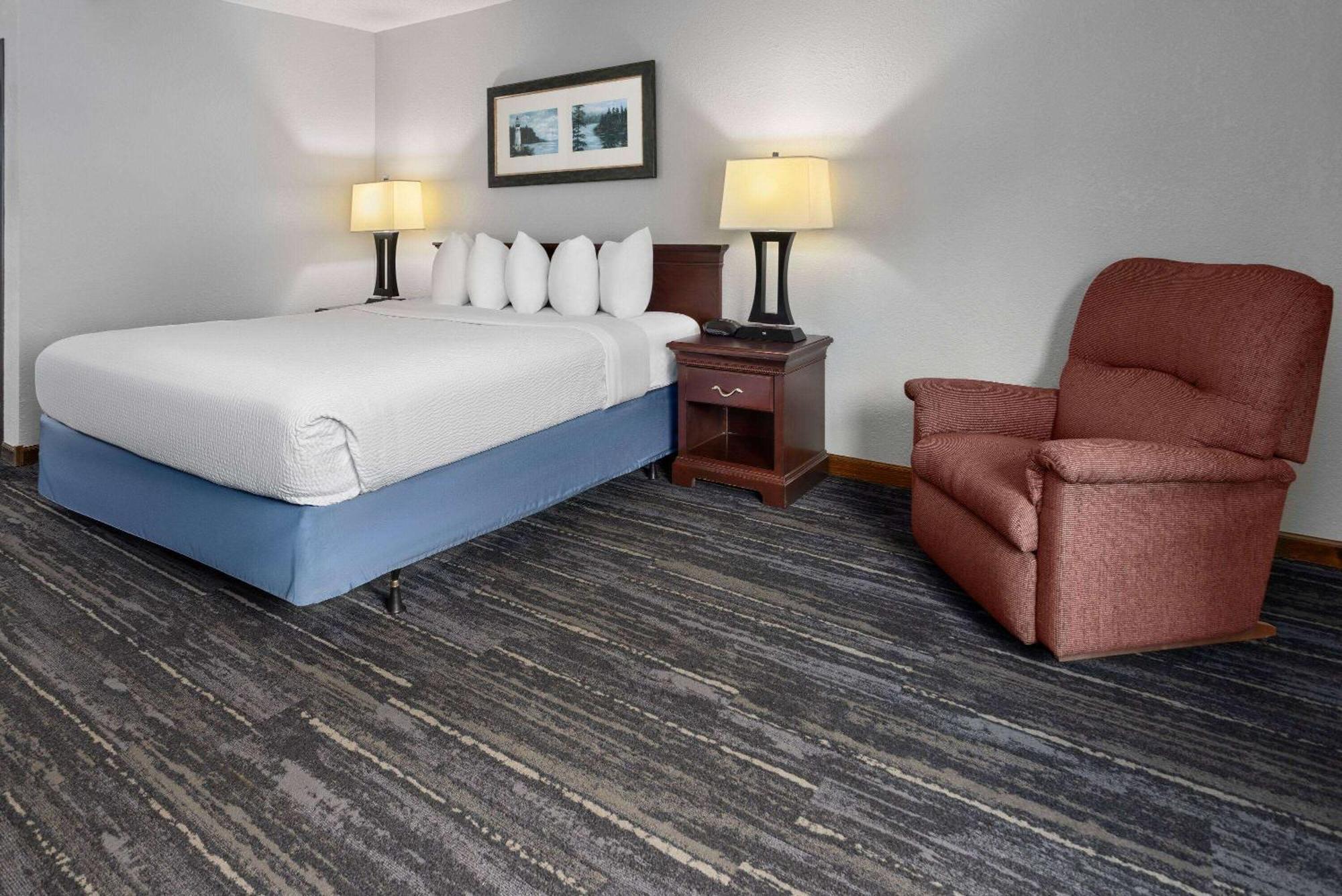 Days Inn By Wyndham Iron Mountain Esterno foto