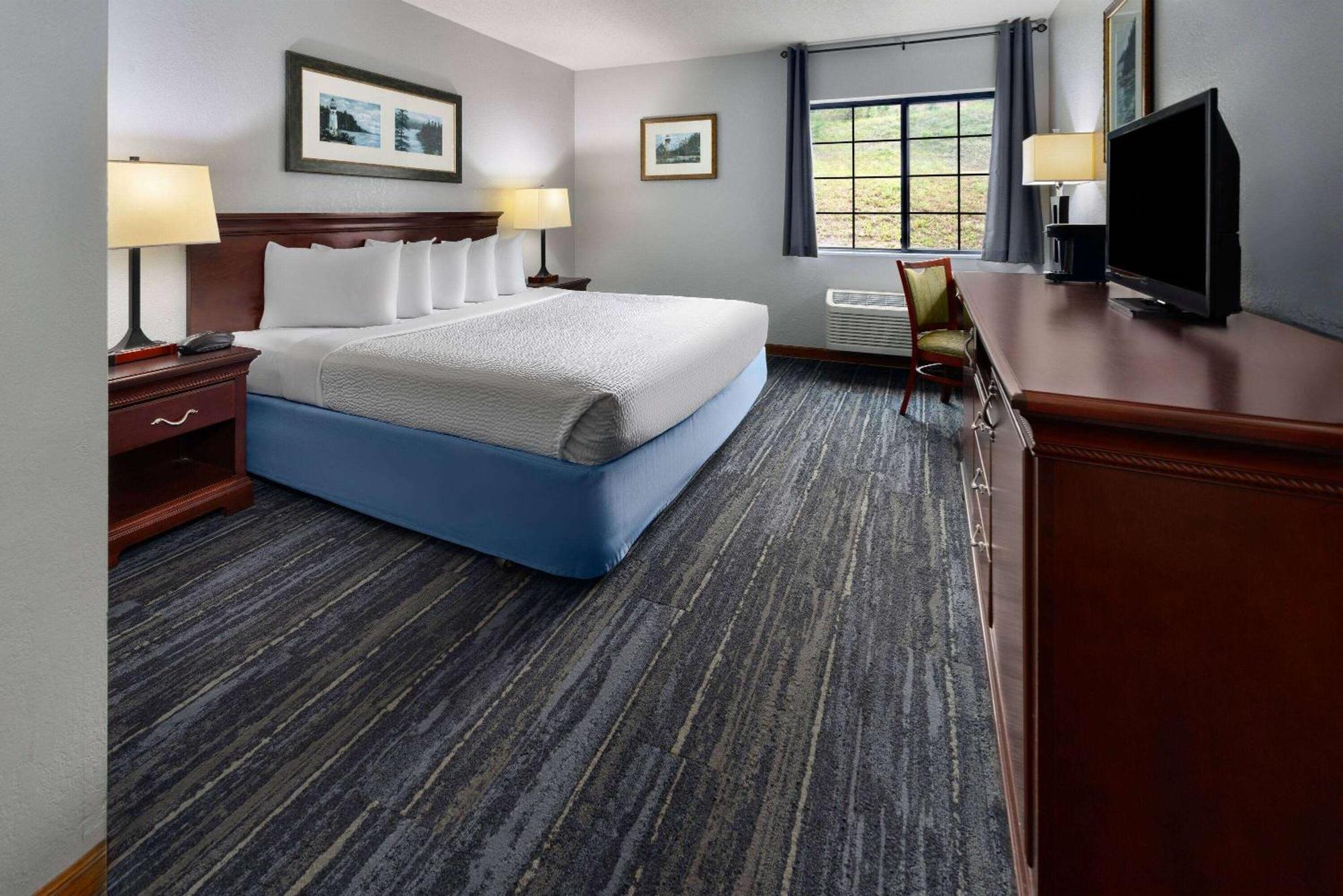 Days Inn By Wyndham Iron Mountain Esterno foto