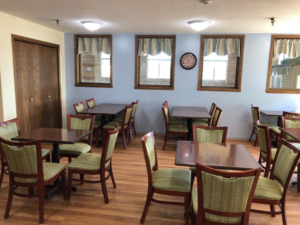 Days Inn By Wyndham Iron Mountain Esterno foto