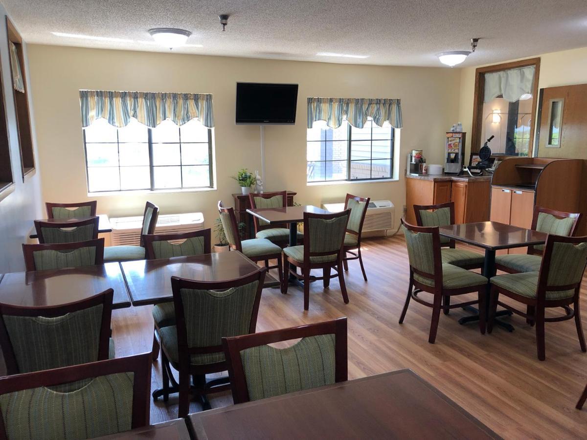 Days Inn By Wyndham Iron Mountain Esterno foto